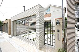 個性的な間取り、シックでナチュラルな3邸