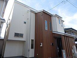 現地周辺は、道路も広く大変明るい拓けた住宅地になっています。