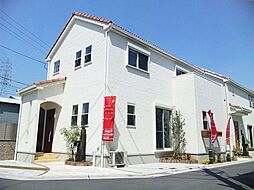 白い洋風の外観は住む人のセンスを感じさせます