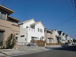 区画整理地内のキレイな街並み。南道路の整形地で建物プランも入れやすい。