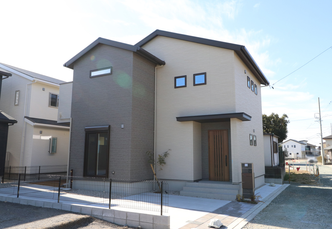 0.8m2のプレハブ小屋を売却します。