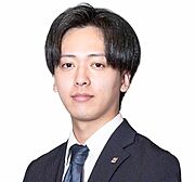酒向利玖人