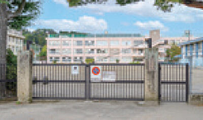 市立長町小学校 約560m（徒歩7分）