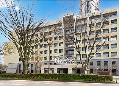 富山市役所 約530m(徒歩7分)