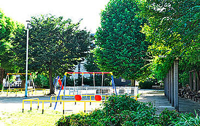 塚本公園 約470m(徒歩6分)