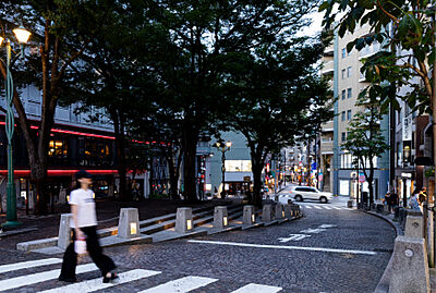 麻布十番商店街 約1.2km(徒歩15分)