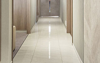 ルネグラン上石神井 廊下床タイル貼り