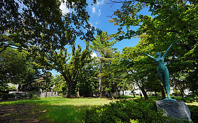 多胡記念公園 約200m（徒歩3分）