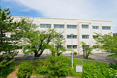 横浜市立浜小学校 約580m（徒歩8分）