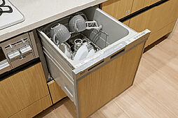 [食器洗浄乾燥機] 家事効率を高めてくれる食器洗浄乾燥機。ビルトインタイプで空間をスッキリと。
