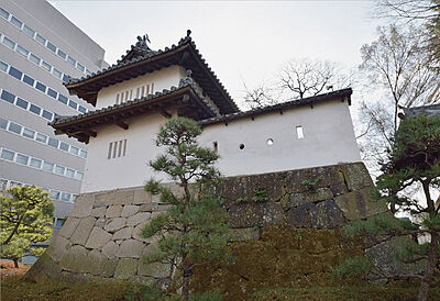 高崎城跡 約130m(徒歩2分)