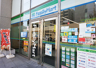 ファミリーマート 千葉新田町店 約240m（徒歩3分）