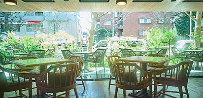 The TENDER HOUSEDINING 約520m (徒歩7分)