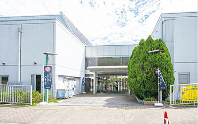 北千里市民体育館 【W】約550m(徒歩7分)・【C】約470m(徒歩6分) 【S】約460m(徒歩6分)・【E】約530m(徒歩7分)