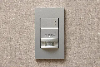 レ・ジェイド西宮ミッドプレイス 人感センサー