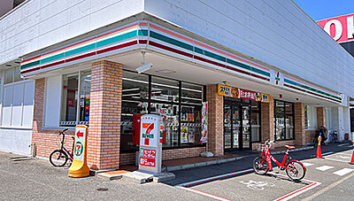 セブンイレブン福岡石丸1丁目店 約340m（徒歩5分）