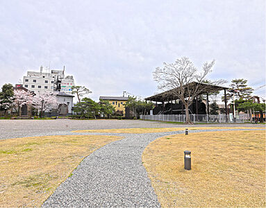 東公園 約380m(徒歩5分)