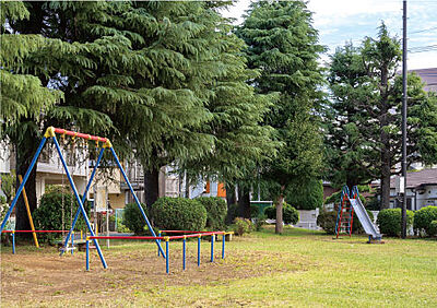 ぽぷら公園 (徒歩6分)