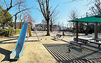 春日公園 約400m（徒歩5分）