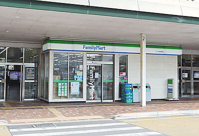 ファミリーマートJR唐津駅店 約120m（徒歩2分）
