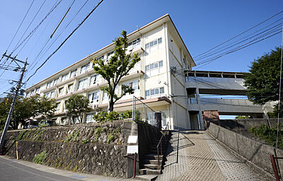 長崎市立山里中学校 約1,390m(徒歩18分)