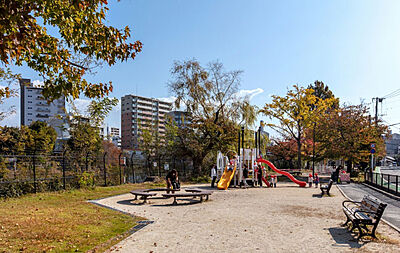 中尾公園 約410m(徒歩6分)