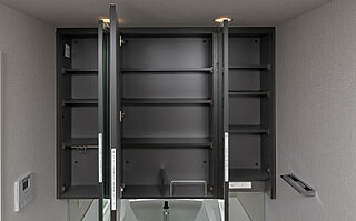 ジオ武蔵小金井 三面鏡裏収納