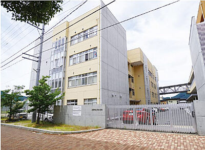 市立南小学校 約830m(徒歩11分)