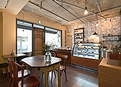 カフェのある暮らしとお菓子のお店 徒歩3分(約240m)