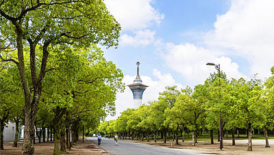 花博記念公園鶴見緑地 約750m(徒歩10分)