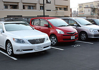 グランファーレ南郷13丁目駅前 敷地内に平置きの屋外駐車場