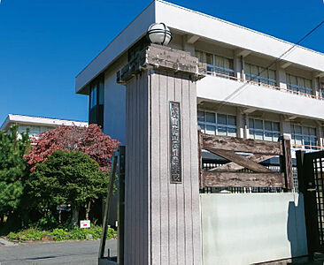 松山中学校 約650m (徒歩9分)