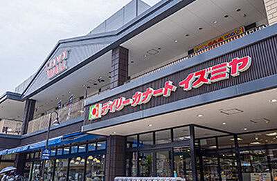 イズミヤ 南田辺店 約240m（徒歩3分）