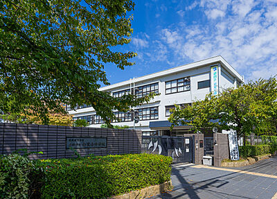 姫路市立白鷺小中学校 約430m(徒歩6分)