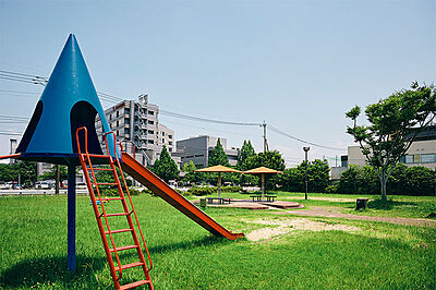 田井島北公園 約300m(徒歩4分)