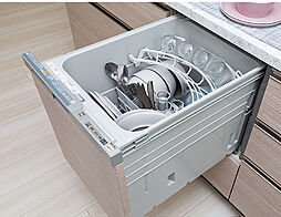[食器洗い乾燥機] 食器類を中に入れてボタンを押すだけで、洗浄から乾燥まで自動で行うことができ、家事の時間短縮などを実現します。