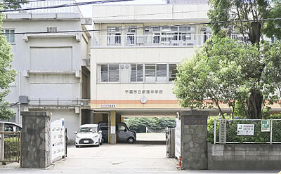新宿中学校 約940m（徒歩12分）