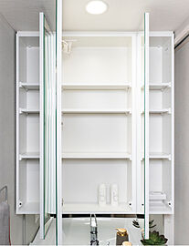 アメイズ荒木駅南 収納付三面鏡