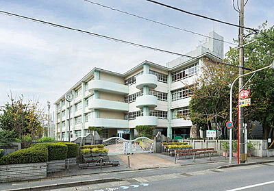 鹿児島市立甲東中学校 約1,100m(徒歩14分)