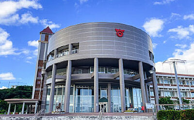 北谷町役場 約2,390m(車約5分)