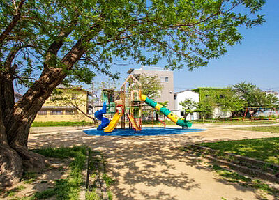 長町公園 約290m(徒歩4分)
