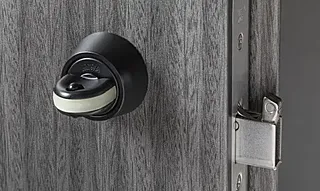 ウエリス覚王山法王町 防犯サムターン＆鎌デッド錠