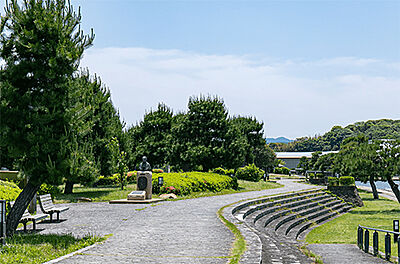 白潟公園 約440m(徒歩6分)