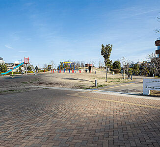 三鷹中央防災公園 約250m（徒歩4分）