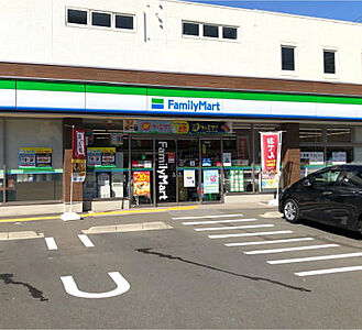 ファミリーマートさちが丘店 約70m(徒歩1分)