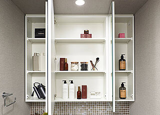 レジデンシャル枚方 三面鏡裏収納