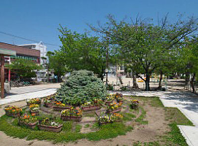 岩田公園 約460m（徒歩6分）