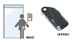 [ハンズフリーキー] 主なオートロックドアには、鍵をカバンやポケットに入れたままで解錠可能な、ハンズフリーキーを採用。※周辺通行時の意図しない解錠・誤作動防止のため、設置箇所により認証方法・認証範囲が異なります。