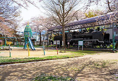 第二公園 約590m(徒歩8分)