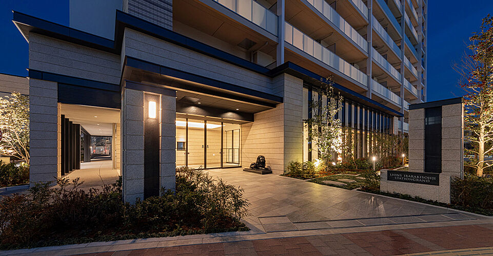 ライオンズ茨木総持寺ステーショングラン エントランス（2023年2月撮影）